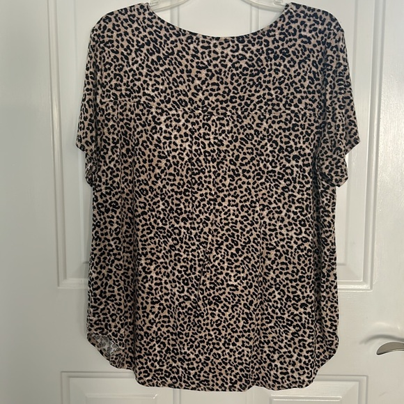Philosophy Women’s Black and Tan Leopard Print Short Sleeve Tee Shirt Size 1X - Picture 4 of 5